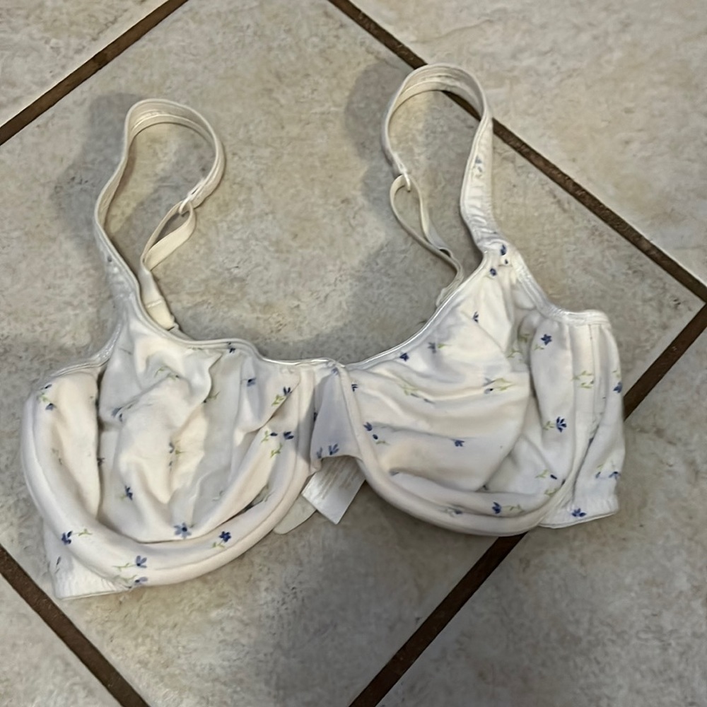 Cherokee 34C White Floral Bra